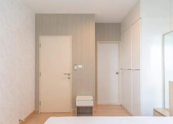 Modern Pool View - The Niche Mono Ratchavipha Apartment *